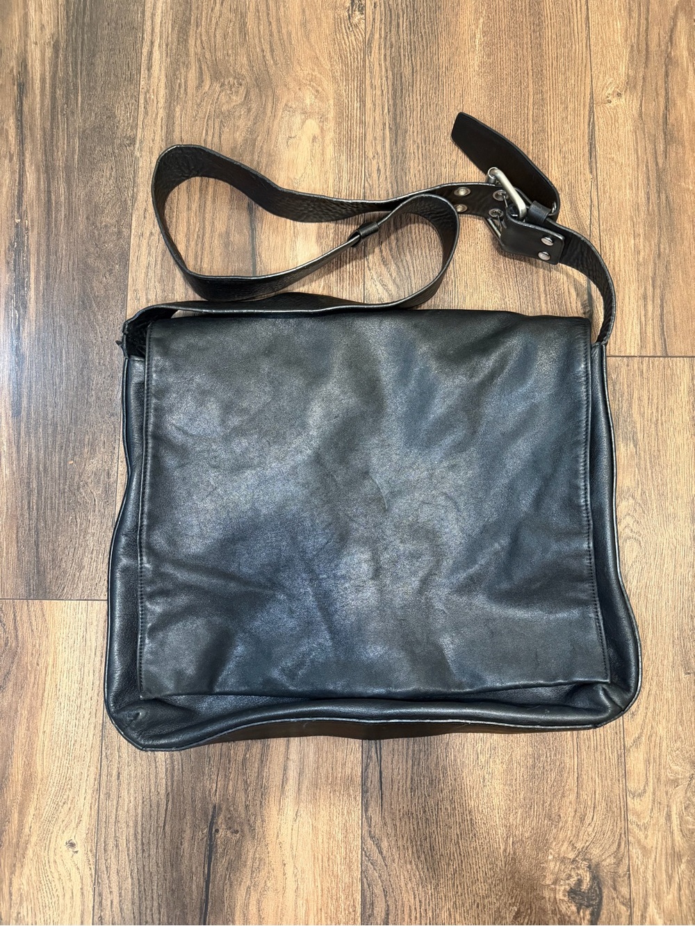 Kenneth Cole Vintage Messenger Leather Shoulder Bag Black Adjustable Strap